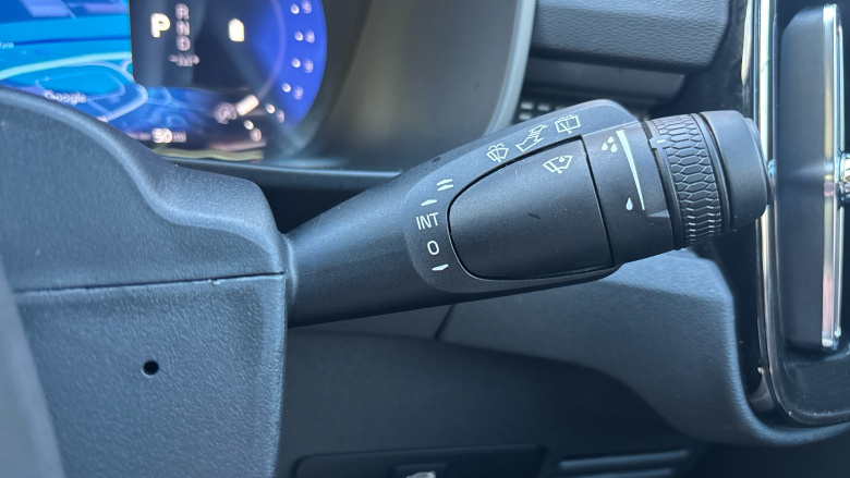 Volvo XC40 2.0 B4P Plus Dark 5dr Auto Petrol Estate